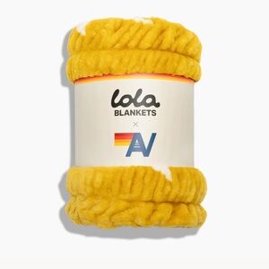 Lola X aviator nation Gold // White Bolt

Regular price
$325.00